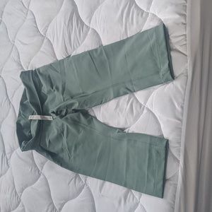 Lululemon, size 10, high waisted cropped leggings, green